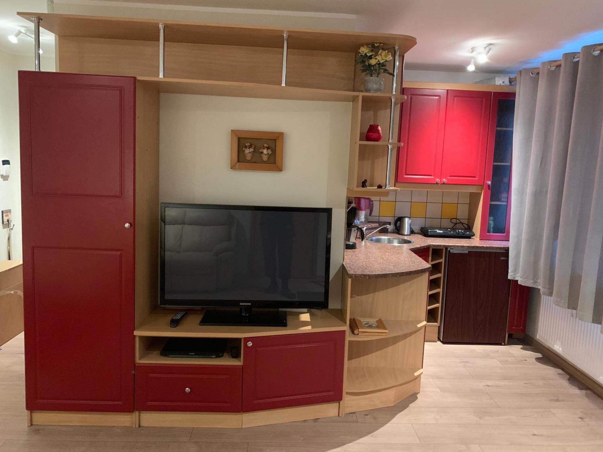 Dikol Two-Room Apartment-Self Check-In & Free Parking Near City Center Талин Екстериор снимка
