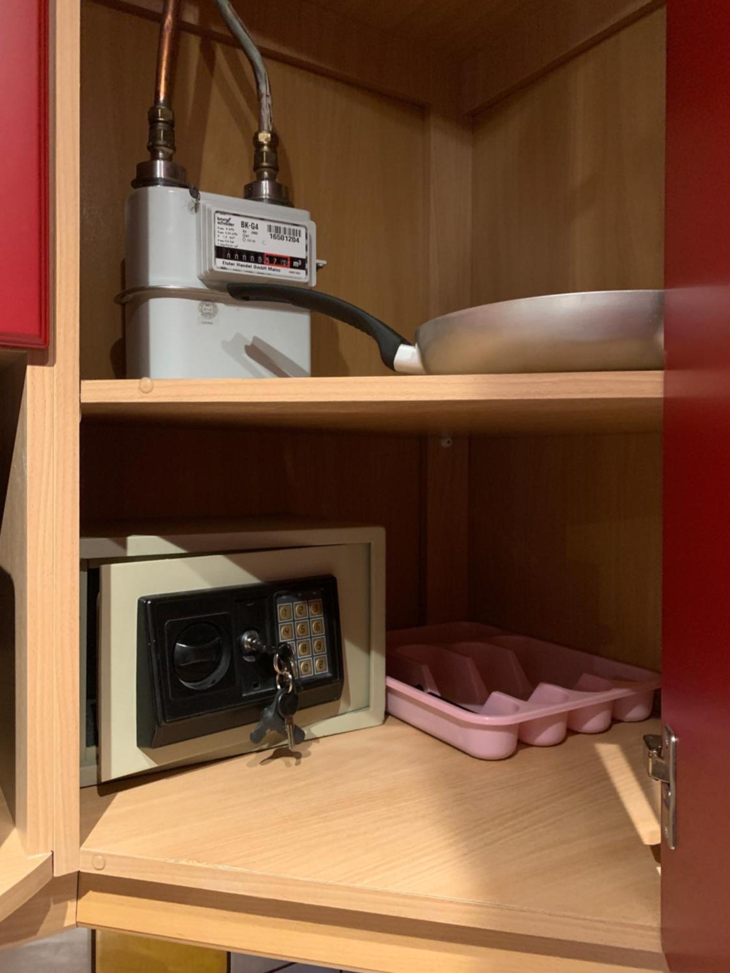 Dikol Two-Room Apartment-Self Check-In & Free Parking Near City Center Талин Екстериор снимка