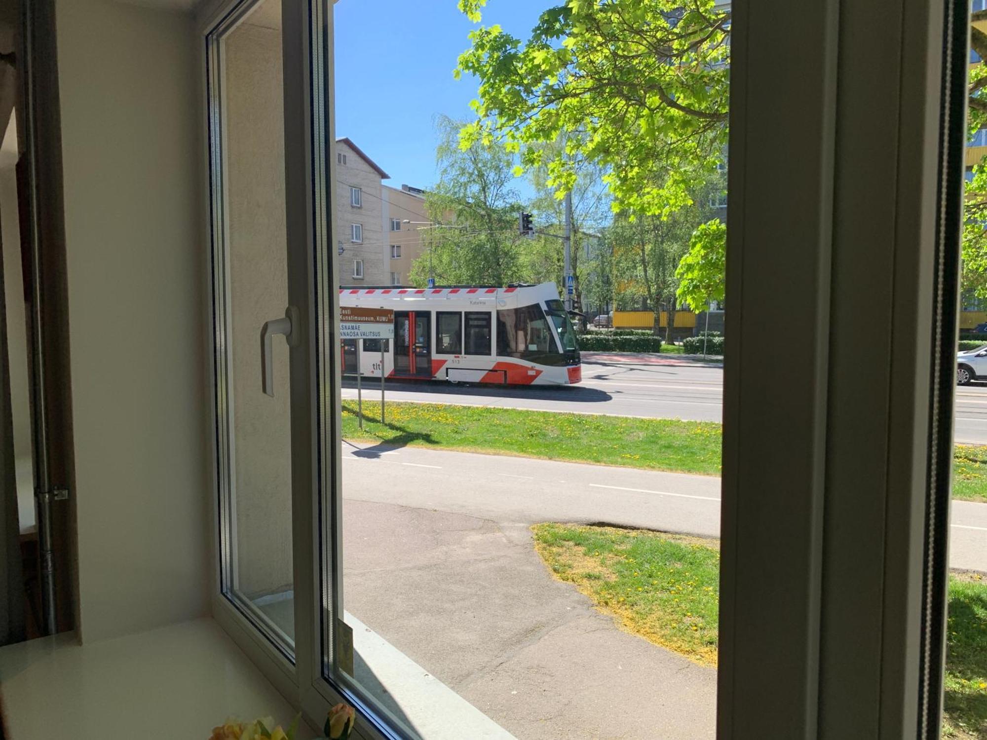 Dikol Two-Room Apartment-Self Check-In & Free Parking Near City Center Талин Екстериор снимка