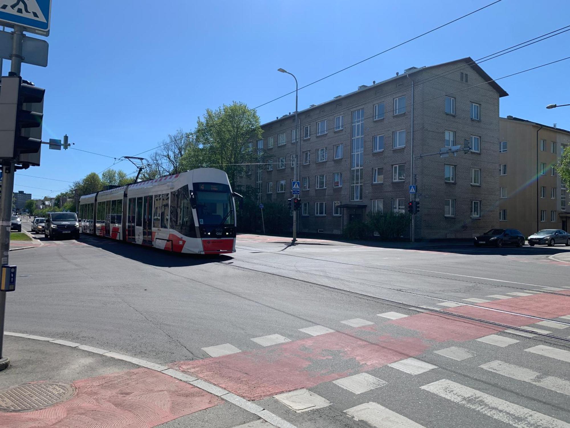Dikol Two-Room Apartment-Self Check-In & Free Parking Near City Center Талин Екстериор снимка